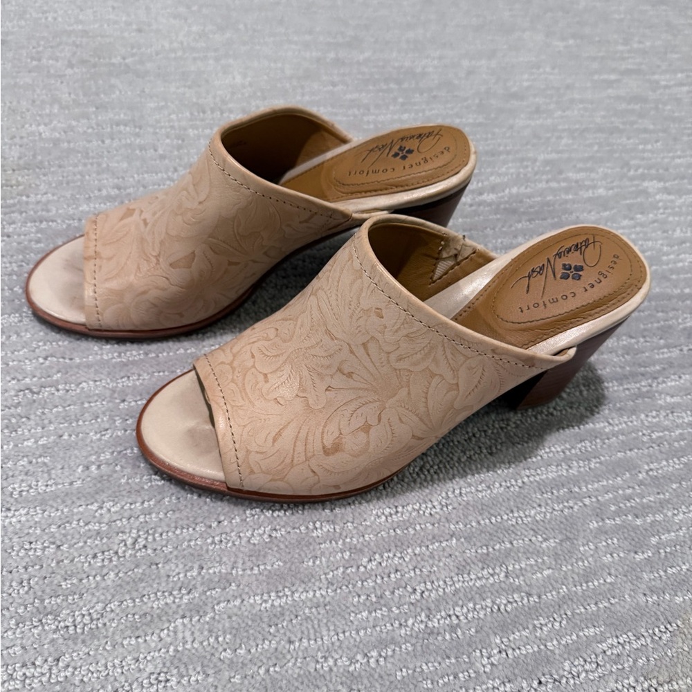 Naturalizer Tan Patterned Open-Toe Mules